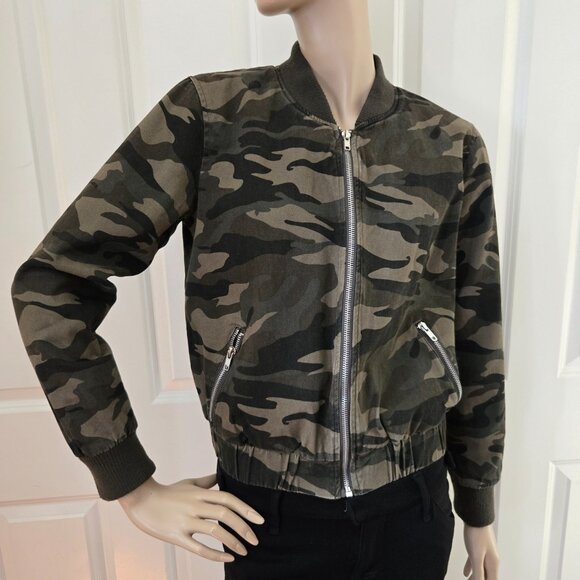 Women's Forever 21 Camouflage Bomber Jacket SZ S - Picture 3 of 9